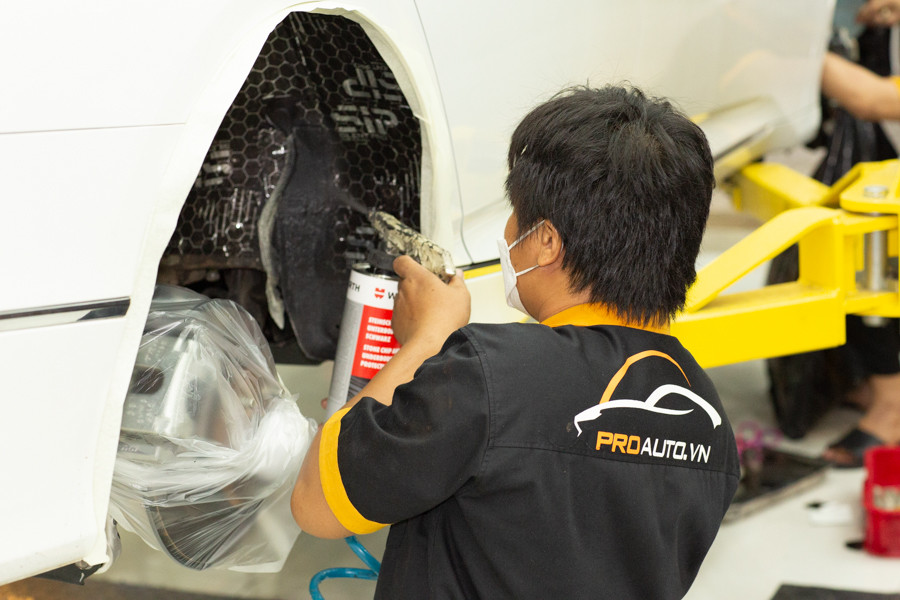 Xịt phủ hốc bánh cách âm chống ồn xe Mazda 2