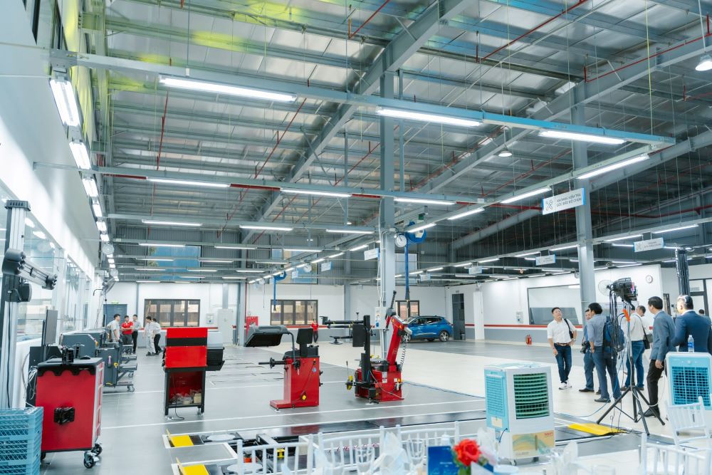 Xưởng dịch vụ hiện đại và đạt chuẩn quốc tế tại Showroom VinFast Bình Phước