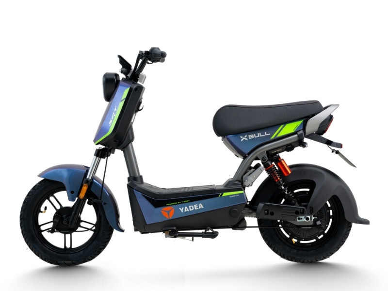 YADEA X-BULL màu đỏ nổi bật với kiểu dáng khỏe khoắn
