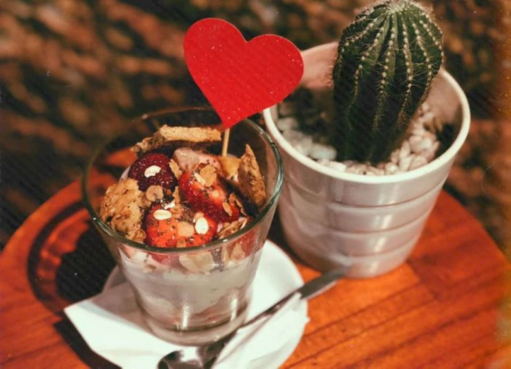 Yaourt Yến Mạch Dâu Tây - món đặc trưng tại Cafe Cuội Gia Lai